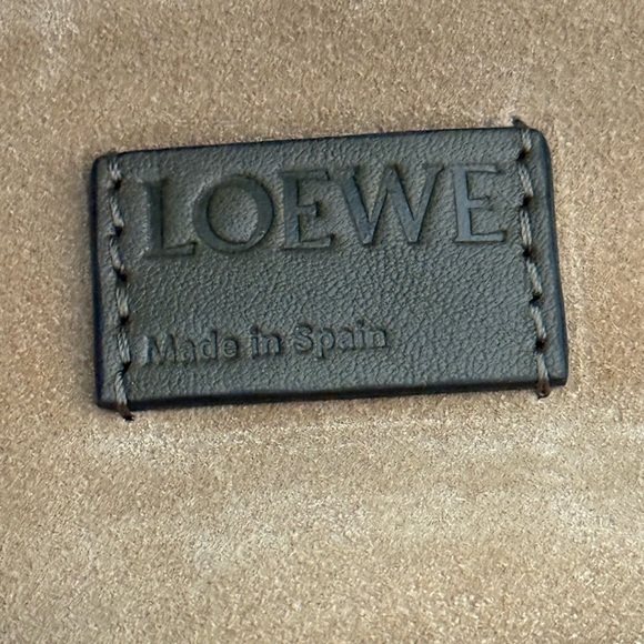 Loewe Flamenco Clutch Medium Khaki Green - Picture 5 of 16